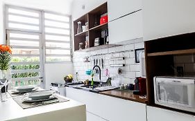 Apartamento com quintal em Alto de Pinheiros